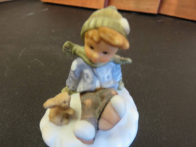 Hummel figurine, Some Bunnys Playmate