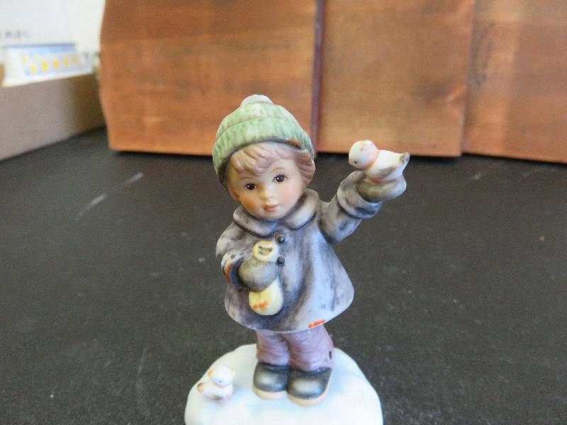 Hummel figurine, Peaceful Perch
