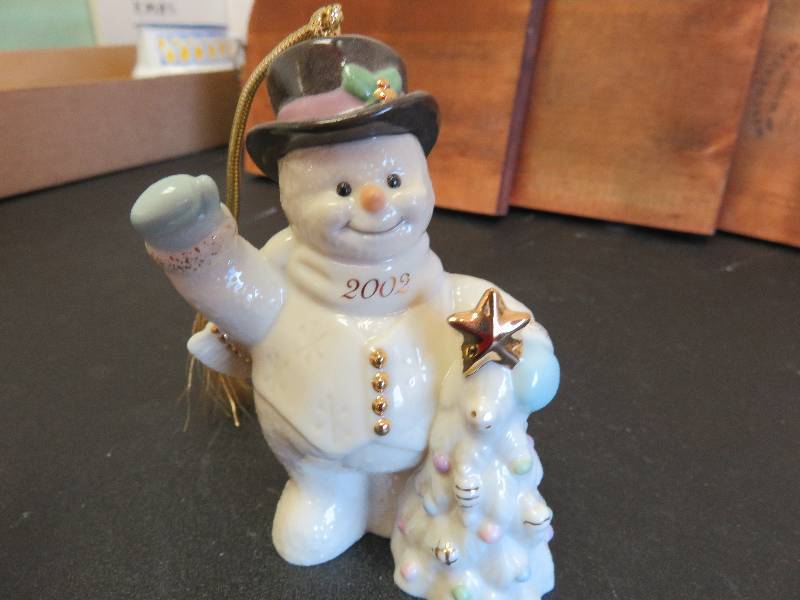 2002 Snowman figurine by Lenox
