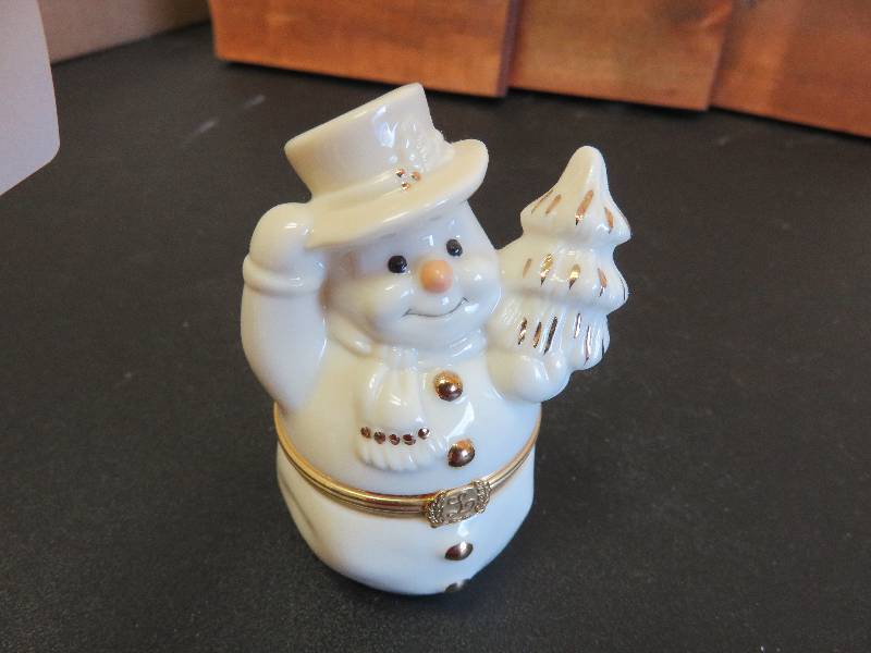 The snowman surpise box by Lenox