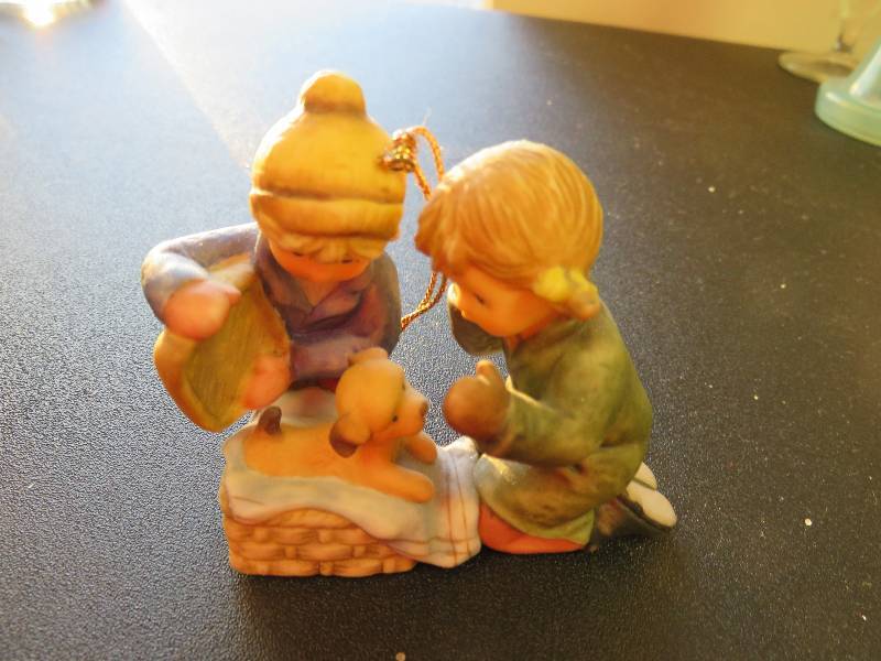 Hummel figurine, Holiday Surprise 2005