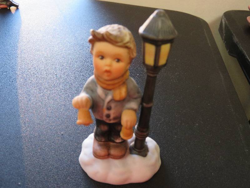 Hummel figurine, Holiday Bells