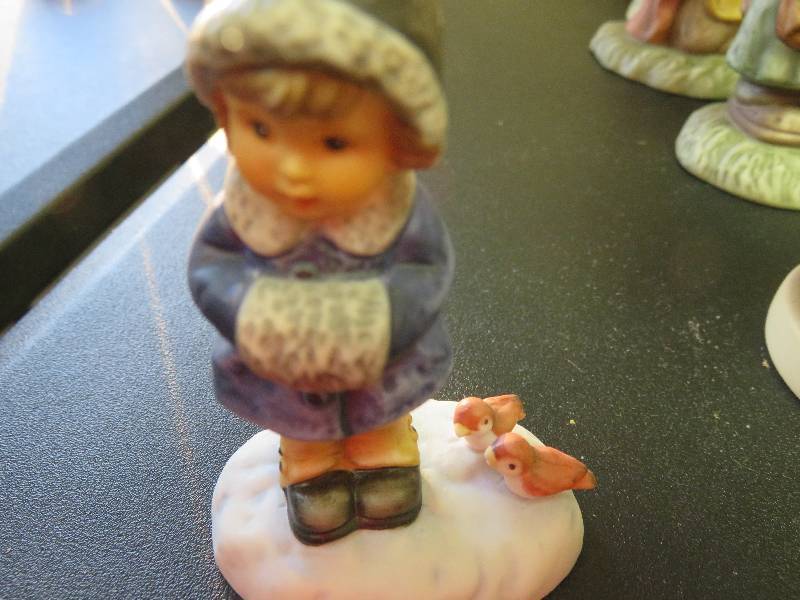 Hummel figurine, Let It Snow