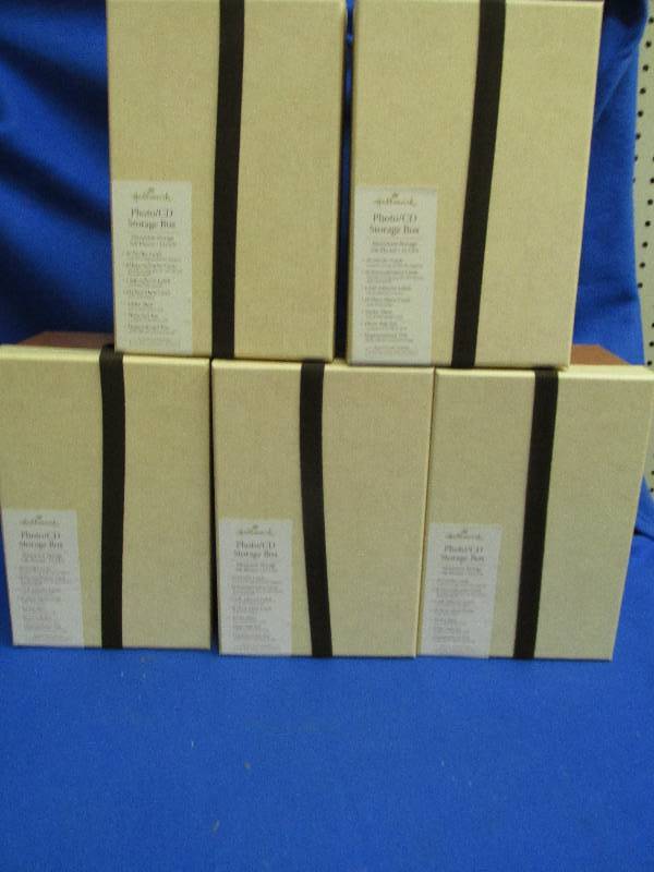 lot 2 image: lot of 5 hallmark PhotoCD storage ...