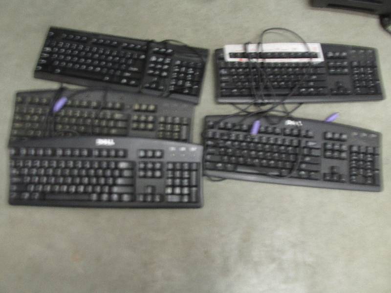 lot 32 image: lot of 5 DELL keyboards ...