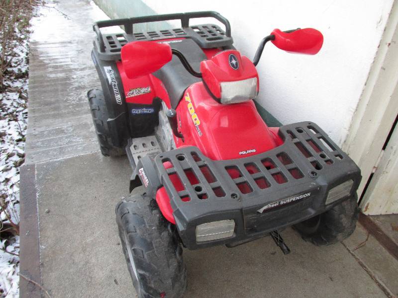 lot 33 image: polaris 4 x 4, 700 twin, 4 wheel su...