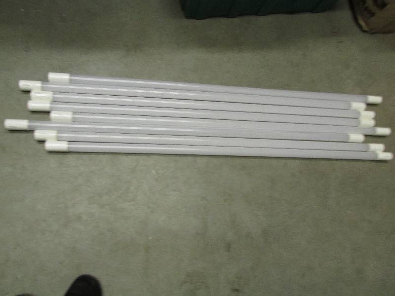 lot 45 image: lot of 8, 4 LED light bulbs, one i...