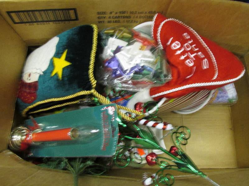 lot 46 image: small box of Christmas decorations ...