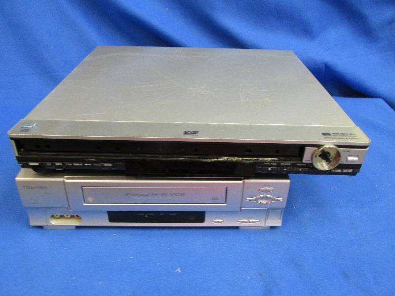 lot 58 image: DVD audio video player- high mat w...
