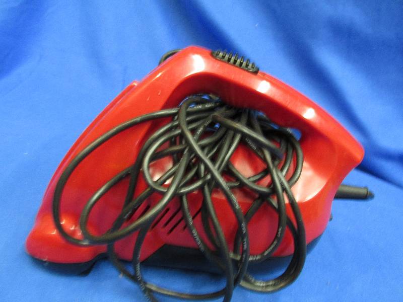 lot 60 image: Home trends red mini vac...