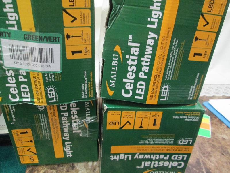 Lot of Malibu LED yard lights, thes...