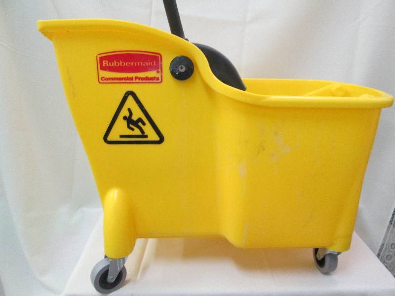 Rubbermaid commercial mop pail...