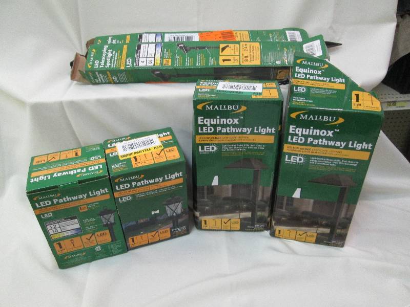 Lot of Malibu LED yard lights, thes...