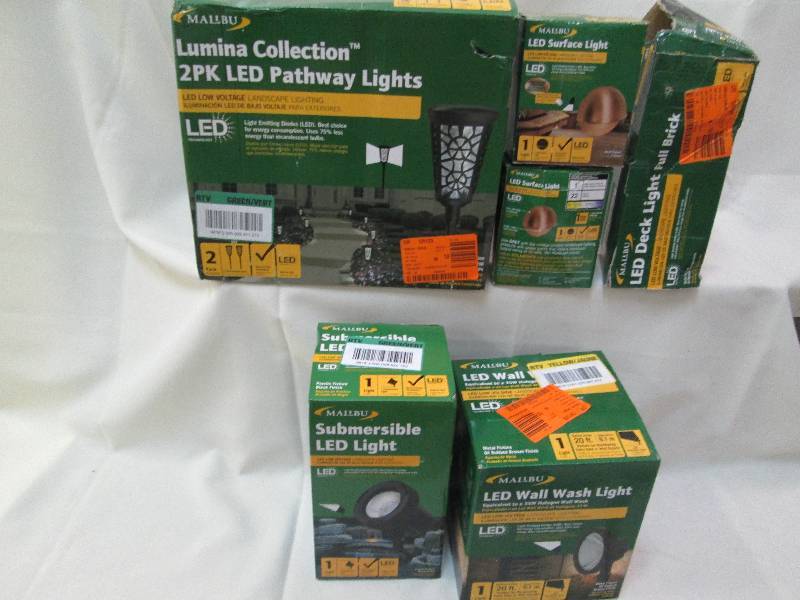 Lot of Malibu LED yard lights, thes...