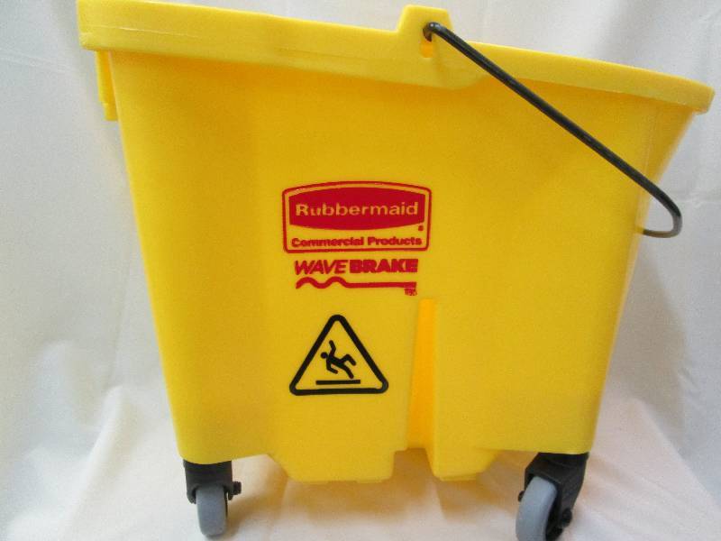 Rubbermaid mop pail...