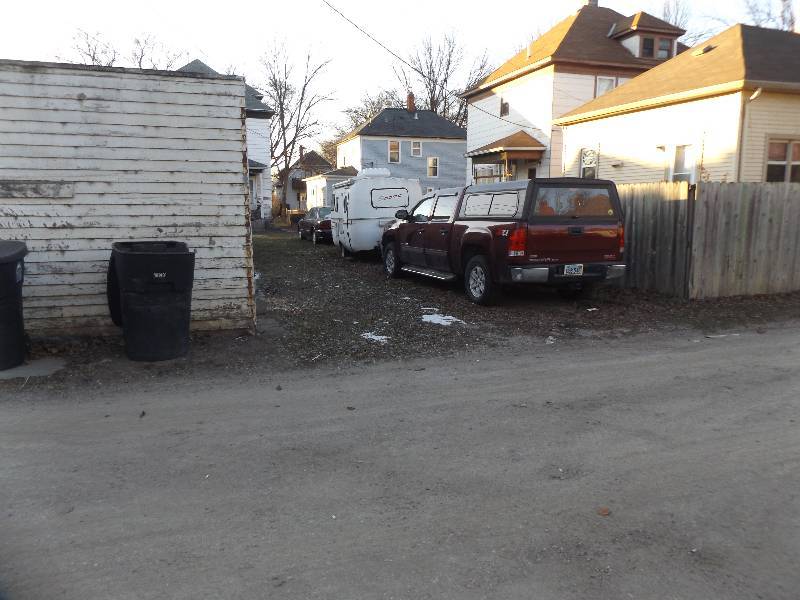 307 Cottonwood St Garage