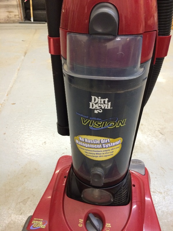 Dirt Devil Vacuum Cleaner - works