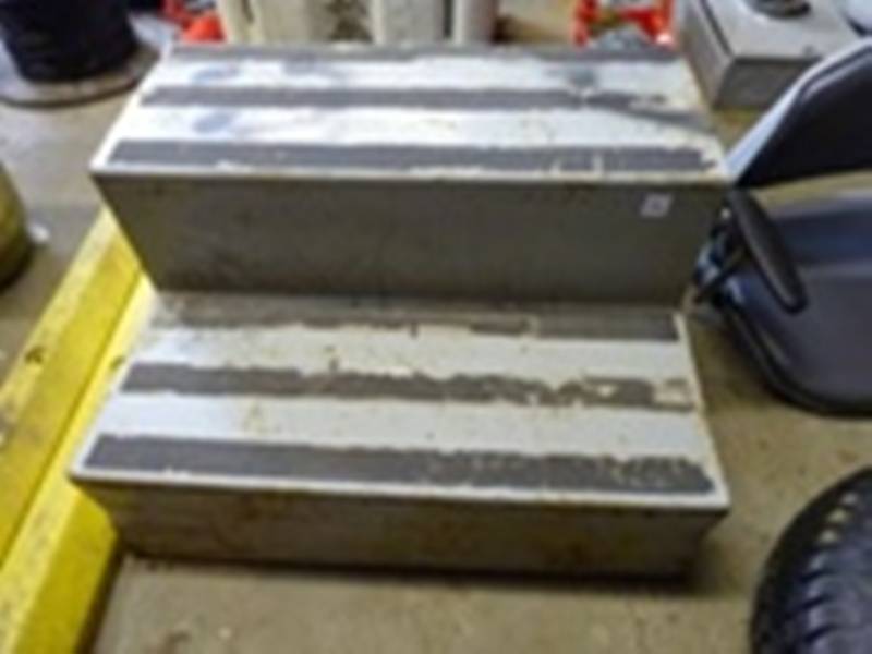 Metal Step 30 X 24 X 18