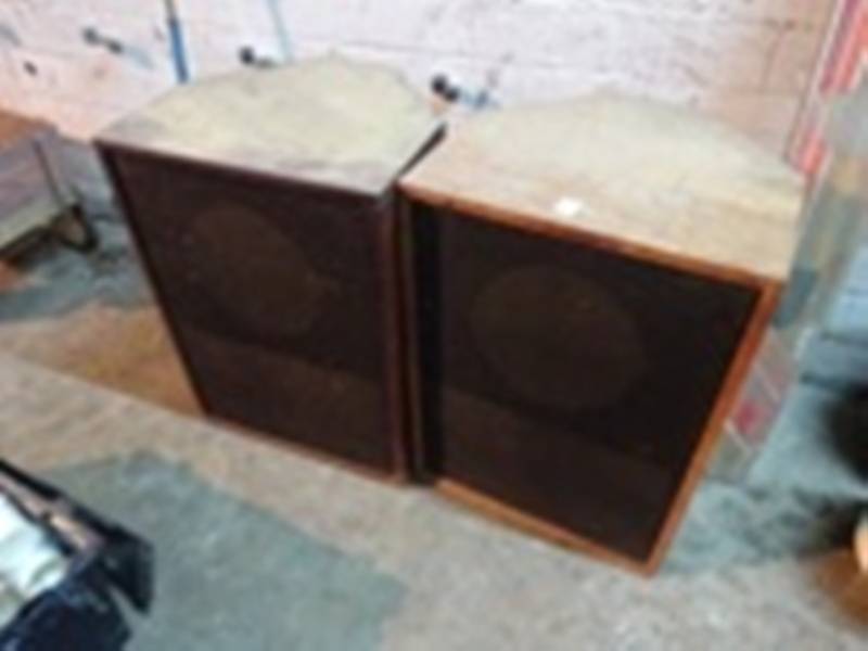 2 Large Stereo Speakers