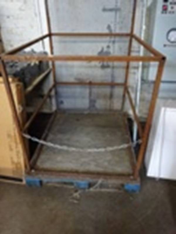 Fork Lift Cage 38 X 46 Buyer Loads