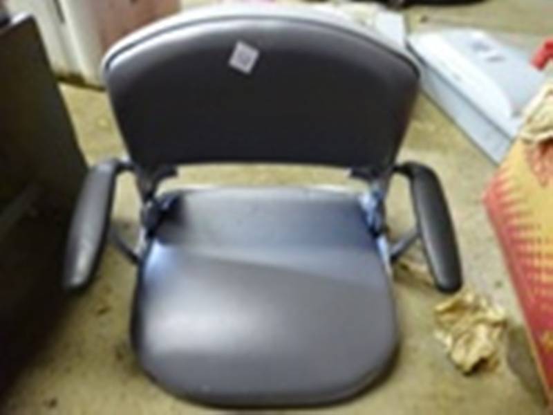 Plastic Universal Mount Seat