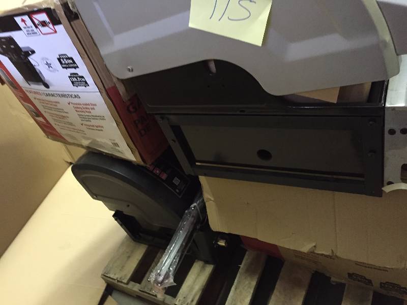 Pallet with Grills- missing parts or for repair- 4 different units