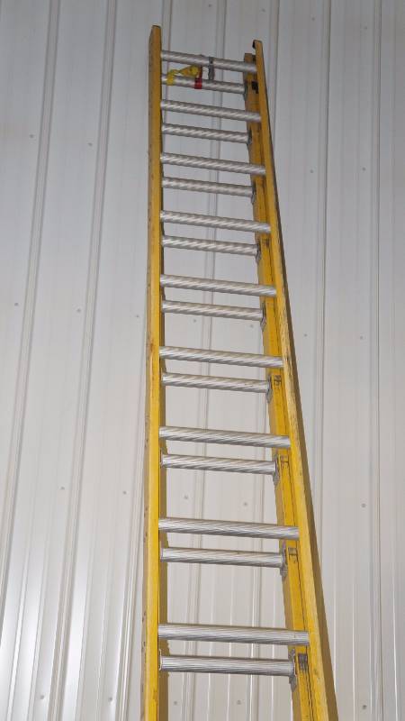 Werner 14  Fiberglass with Aluminum Rungs Extension Ladder