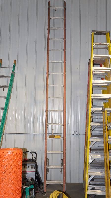 Red 14 Fiberglass Extension Ladder