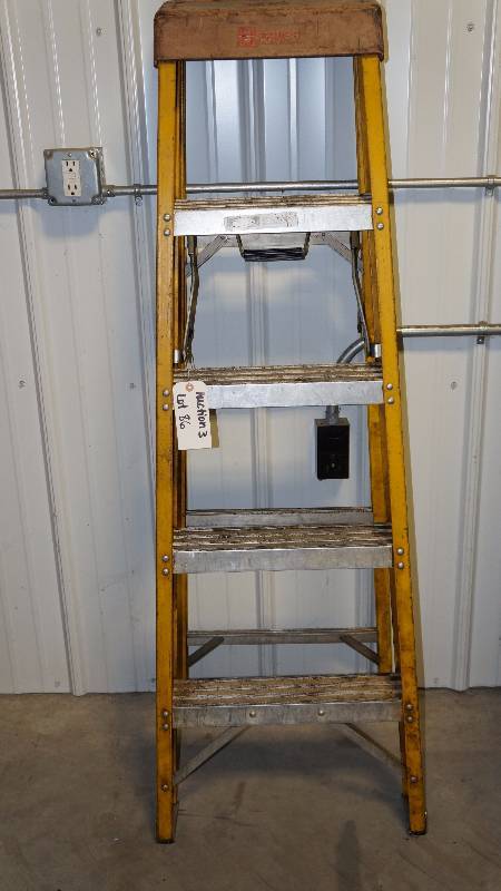 Baurer 5 Fiberglass Ladder