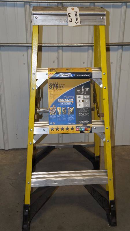 NEW with Tags Werner 375 lbs. Combined 4 Fiberglass Ladder