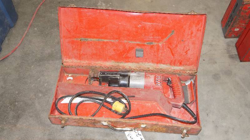 Milwaukee Heavy Duty Sawzall In Case w Blades