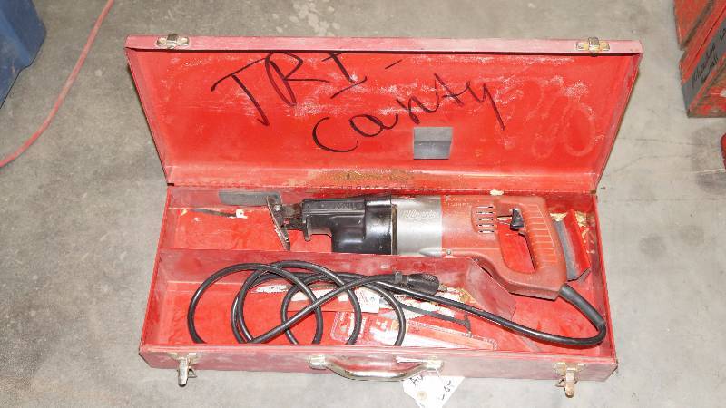 Milwaukee Heavy Duty Sawzall In Case w Blades