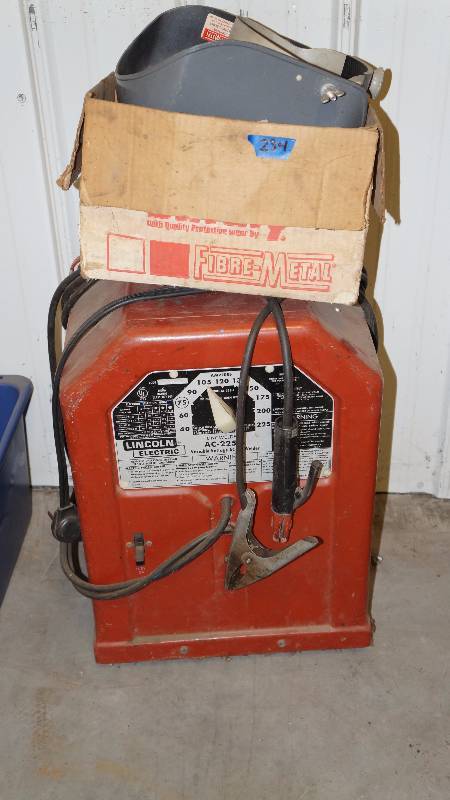 Lincoln Electric Welder w 2 Masks