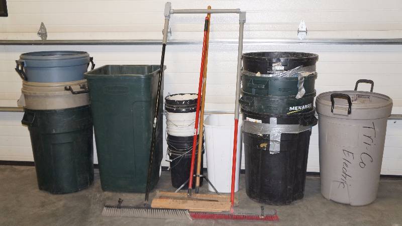 Mixed Lot Of Trash Cans, 5 Gallon Buckets & Shop Broom