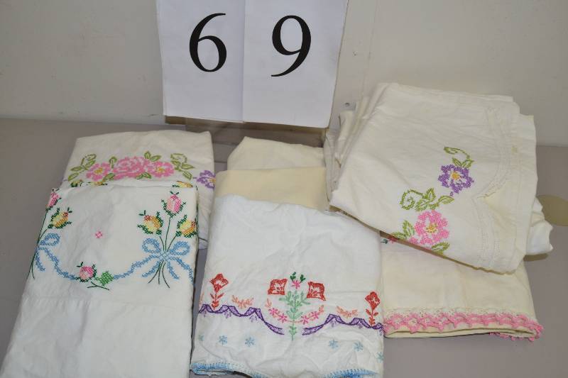 lot 69 image: linens