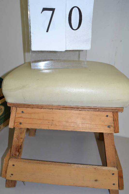 lot 70 image: Heavy Duty Stool