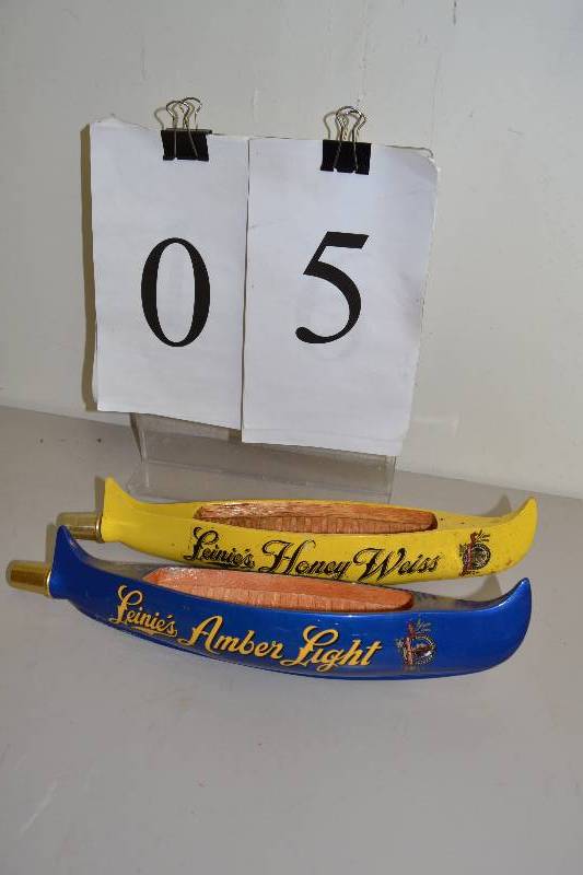 lot 5 image: Beer Tapper handle