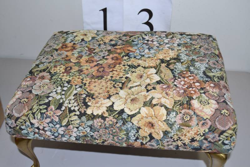 lot 13 image: Foot Stool