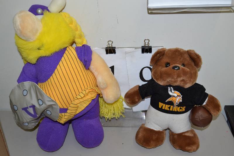 lot 19 image: Viking plush items
