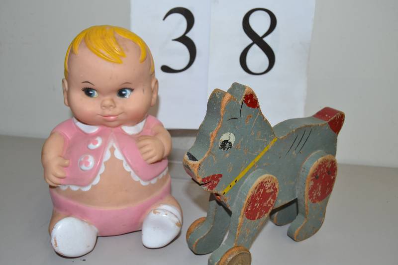 lot 38 image: Vintage Toys