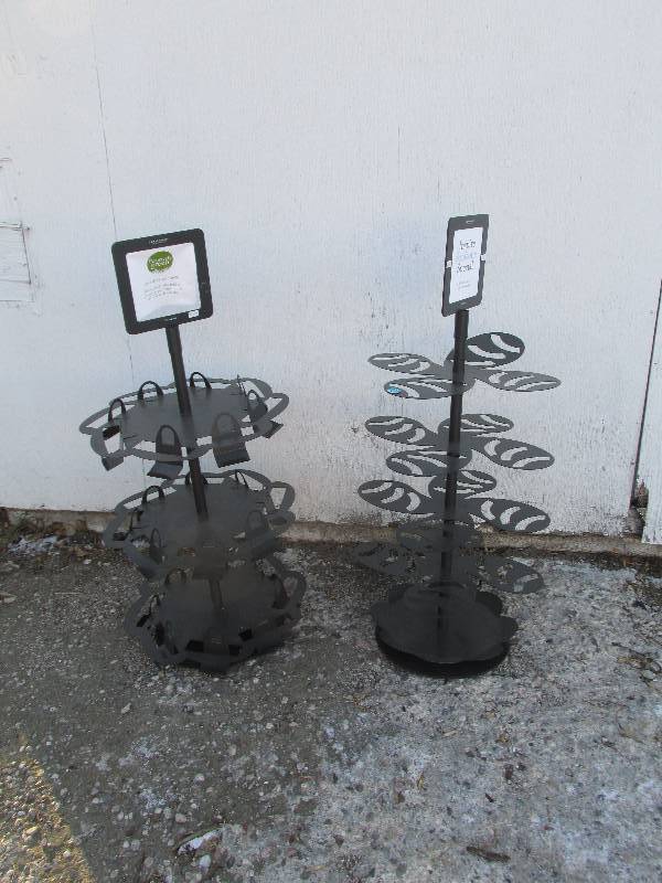 2 spinning displays ...