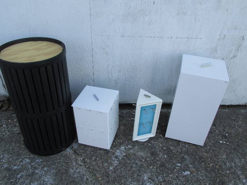 mixed lot of 4 mini display shelves...