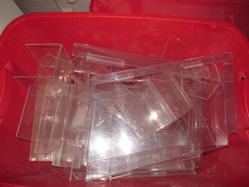 lot of clear jewlery displays ...