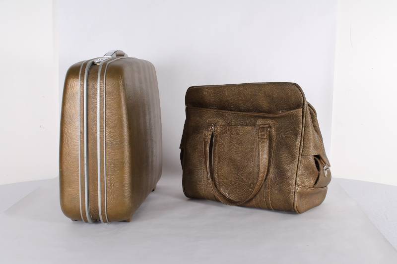 Two Piece Samsonite Gold Luggage wi...