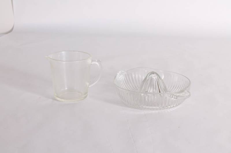 Vintage Glass Juicer and Measuring ...