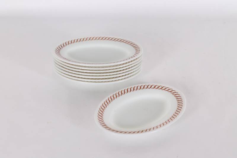 Set of (8) Pyrex Oval Plates. Diner...
