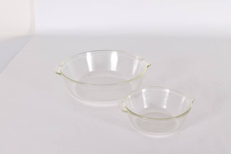 Set of (2) Vintage Pyrex Bowls...