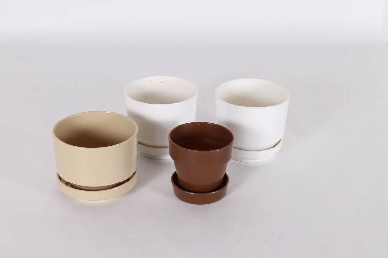 Lot of Plastic Small Planter Pots...