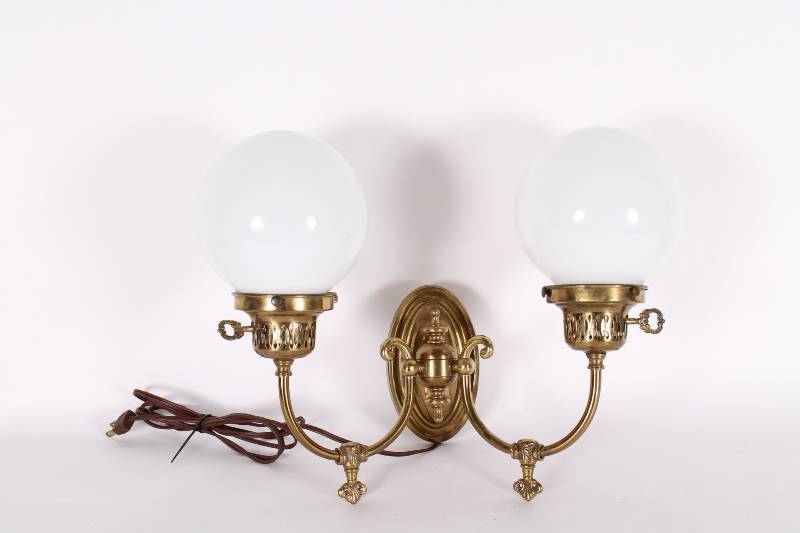 Vintage Double Globe Brass Wall Lam...