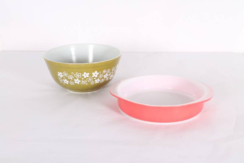 Pyrex Medium Green Bowl and Pink an...